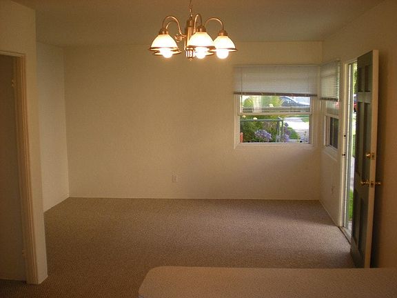 4th image of 1505 Chalcedony St