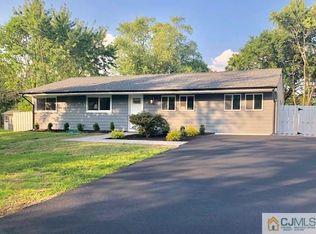 4 Cranston Rd, Kendall Park, NJ 08824