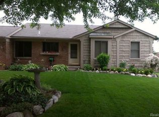 2033 Avonstoke Rd, Rochester Hills, MI 48307