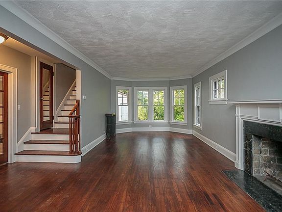 3rd image of 3725 Washington Blvd