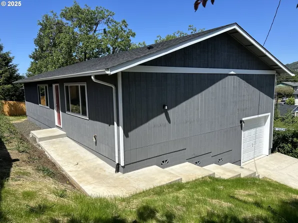 1578 NW Eden St, Roseburg, OR 97470