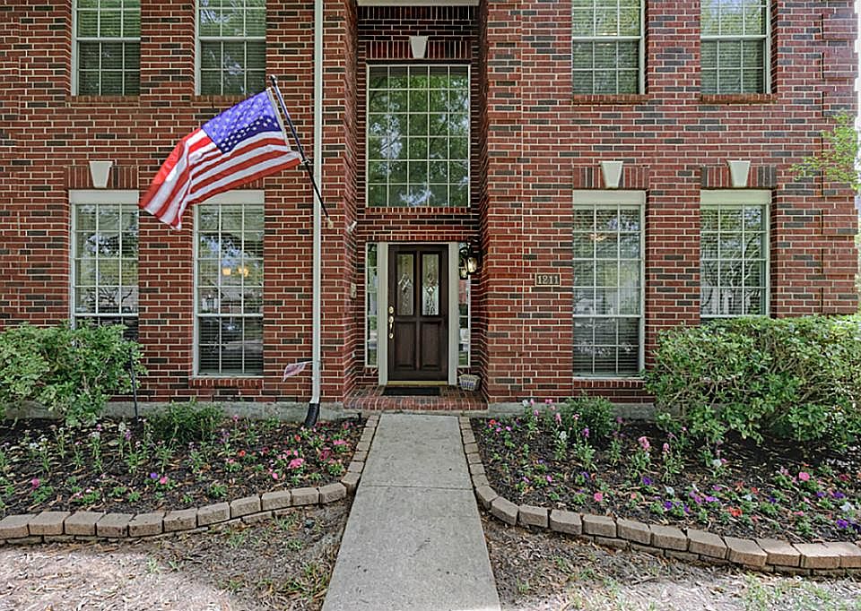 1st image of 1211 Eagle Lakes Dr
