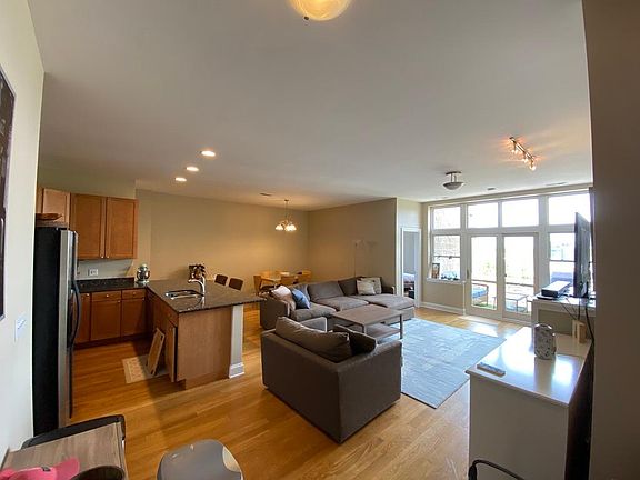 3rd image of 2700 W Belmont Ave Unit 506