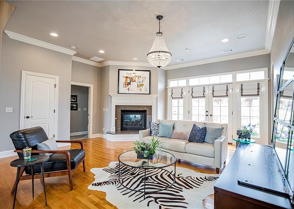 1st image of 6109 W Laurel Hill Ln