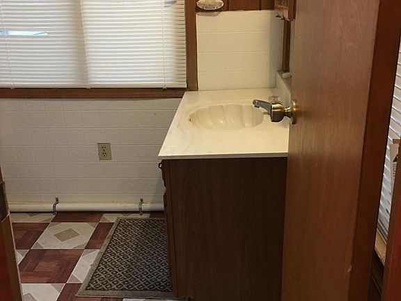 4th image of 556 E Crosier St