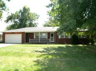 1404 E Lindon St, Bolivar, MO 65613