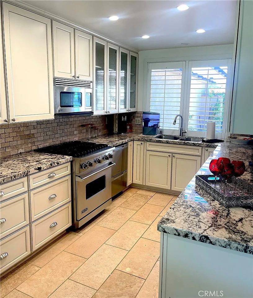 1 bed, 1.5 bath, 854 sqft, $4,600 — Photo 4