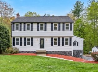 9 Robinhood Rd, Tyngsboro, MA 01879