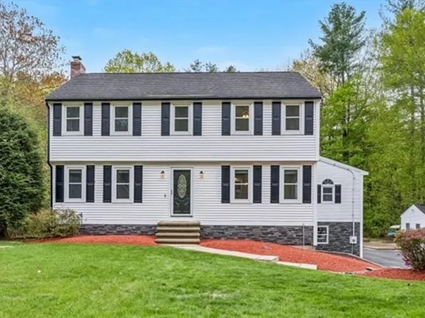 9 Robinhood Rd, Tyngsboro, MA 01879