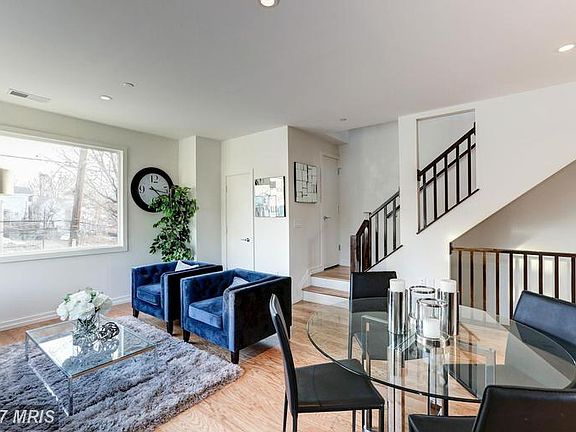 3rd image of 1038 Otis St NE #200