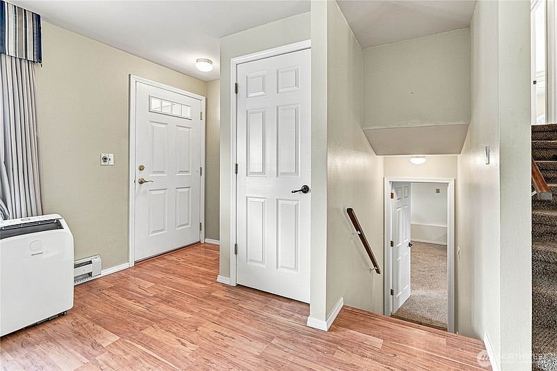 3rd image of 107 Oak Street