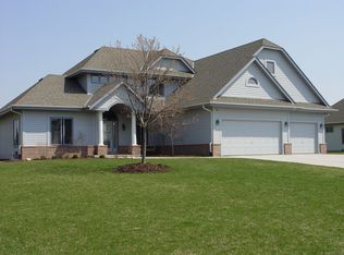 6140 S Karrington Ln, New Berlin, WI 53151