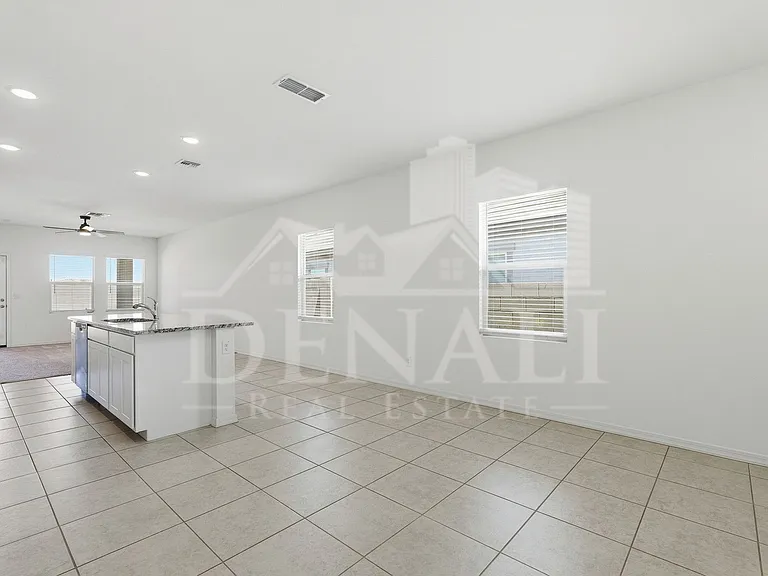 10941 N 165th Ave — Photo 5