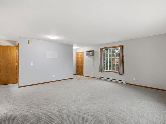 3rd image of 501 Slinger ROAD EAST East #1