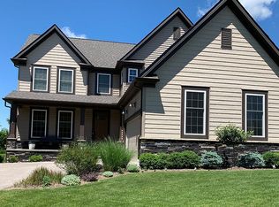 17596 Gates Landing Dr, Chagrin Falls, OH 44023