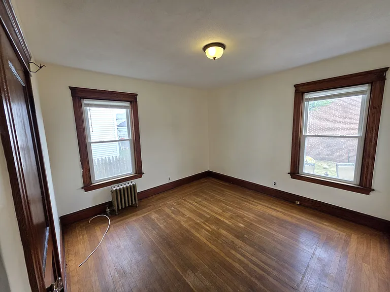  82 Littlefield St 1stFlr 3B/1B FreshPaint Hardwoods! NOPets Prkg — Photo 8