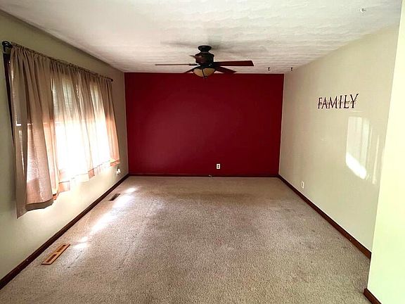2nd image of 419 N Lakeview Dr