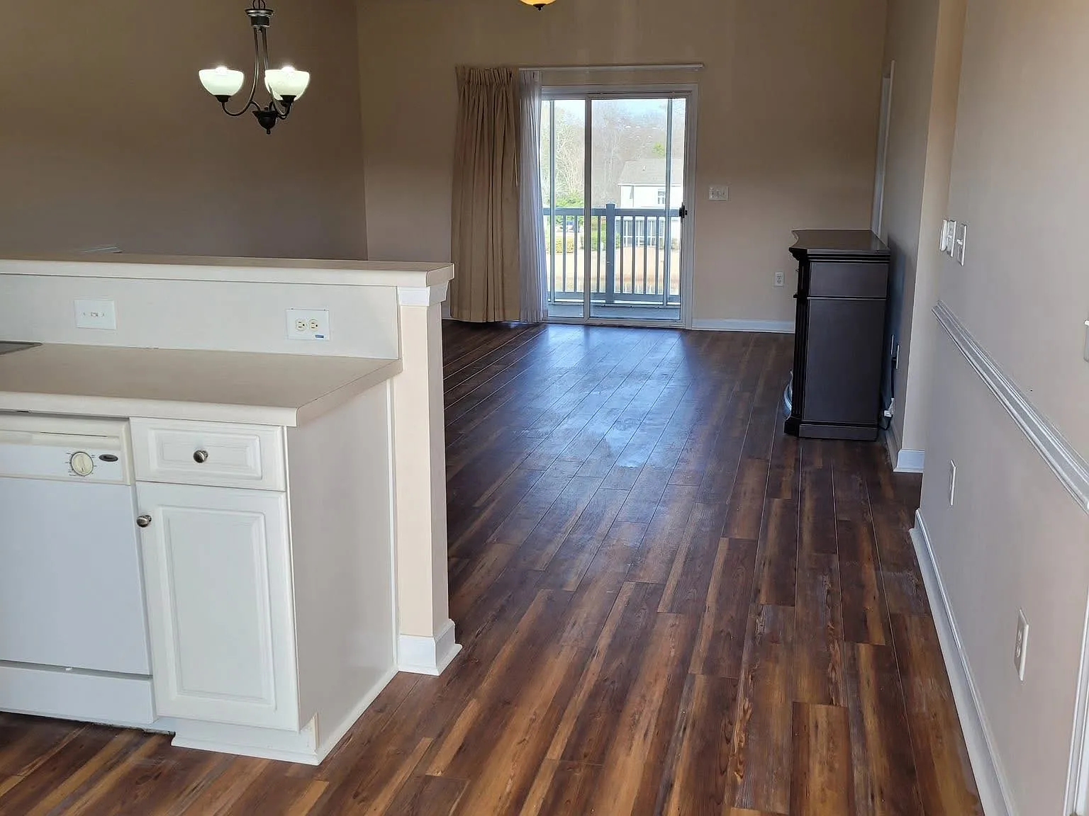 2 bed, 1050 sqft, $1,700 — Photo 3