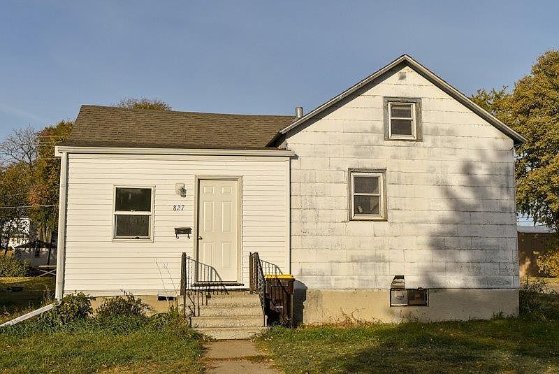 1st image of 827 N Park St