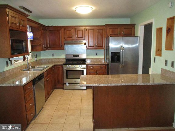5th image of 201 W Walnut Tree Dr