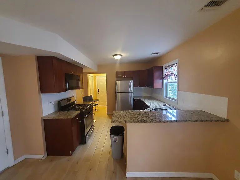 81 Summer Ave #3 — Photo 10