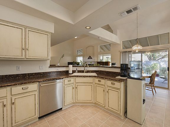 4th image of 8344 N Mammoth Dr