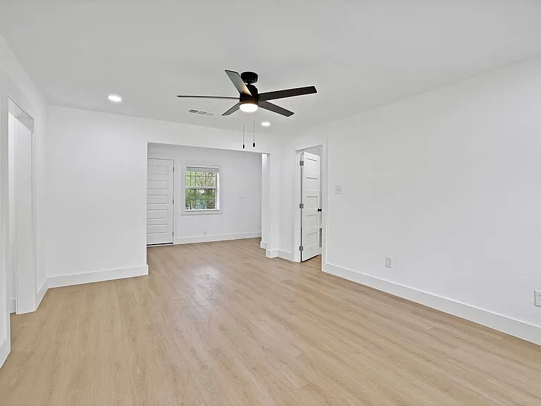 1520 Valley View St — Photo 4