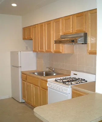 Rented by City Connections Realty | media 72