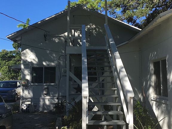 3rd image of 611 46th St W