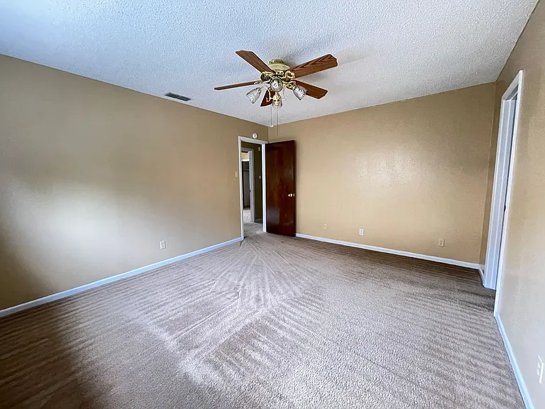 1409 Farhills Dr — Photo 13