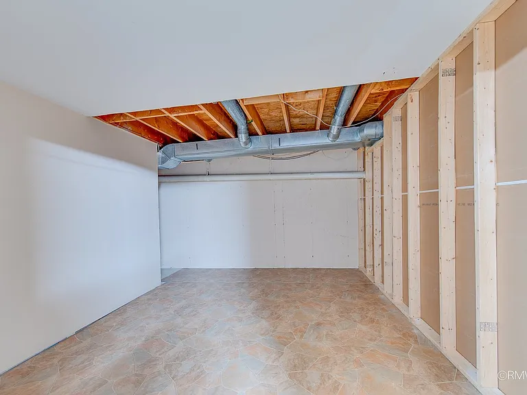 111 E Magnolia St — Photo 23