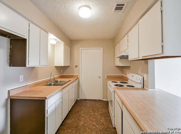 2nd image of 4206 Apple Tree Dr