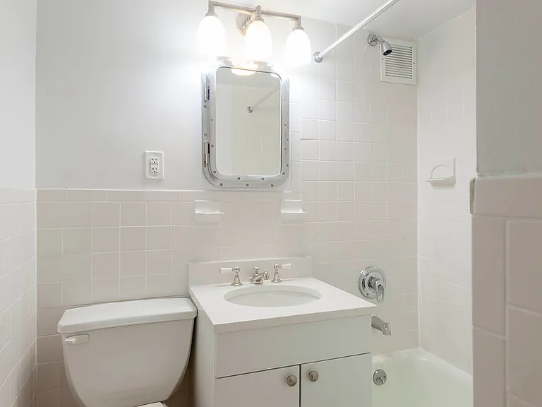 255 W 14th St #4B — Photo 4