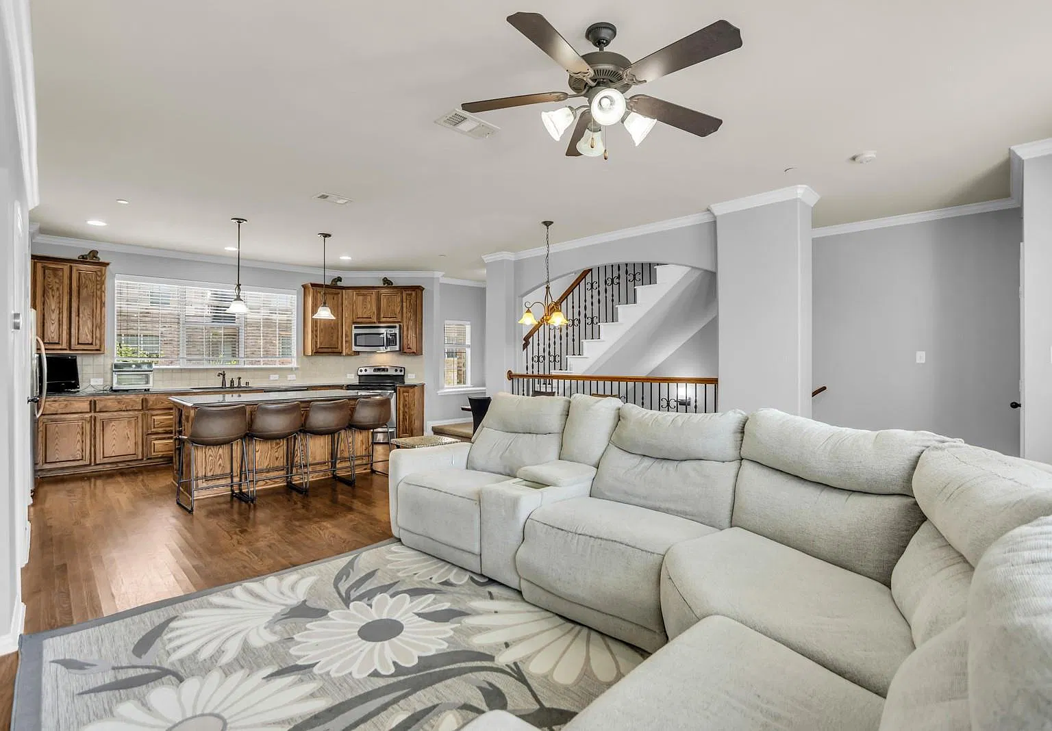 3 bed, 3.5 bath, 1750 sqft, $2,450 — Photo 4