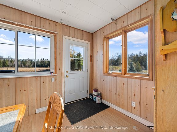 5th image of 3783 Monck Rd