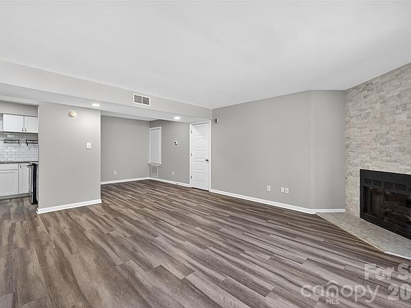 4th image of 1612 Sharon Rd W APT 67