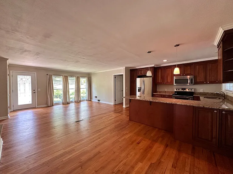 3221 Foxhall Rd — Photo 10