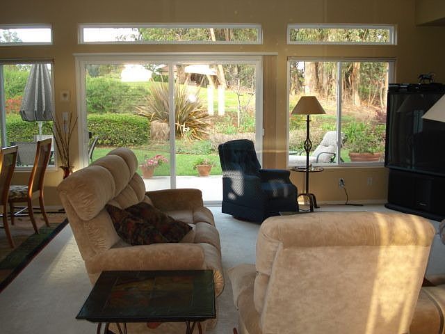 Living Room/Outside