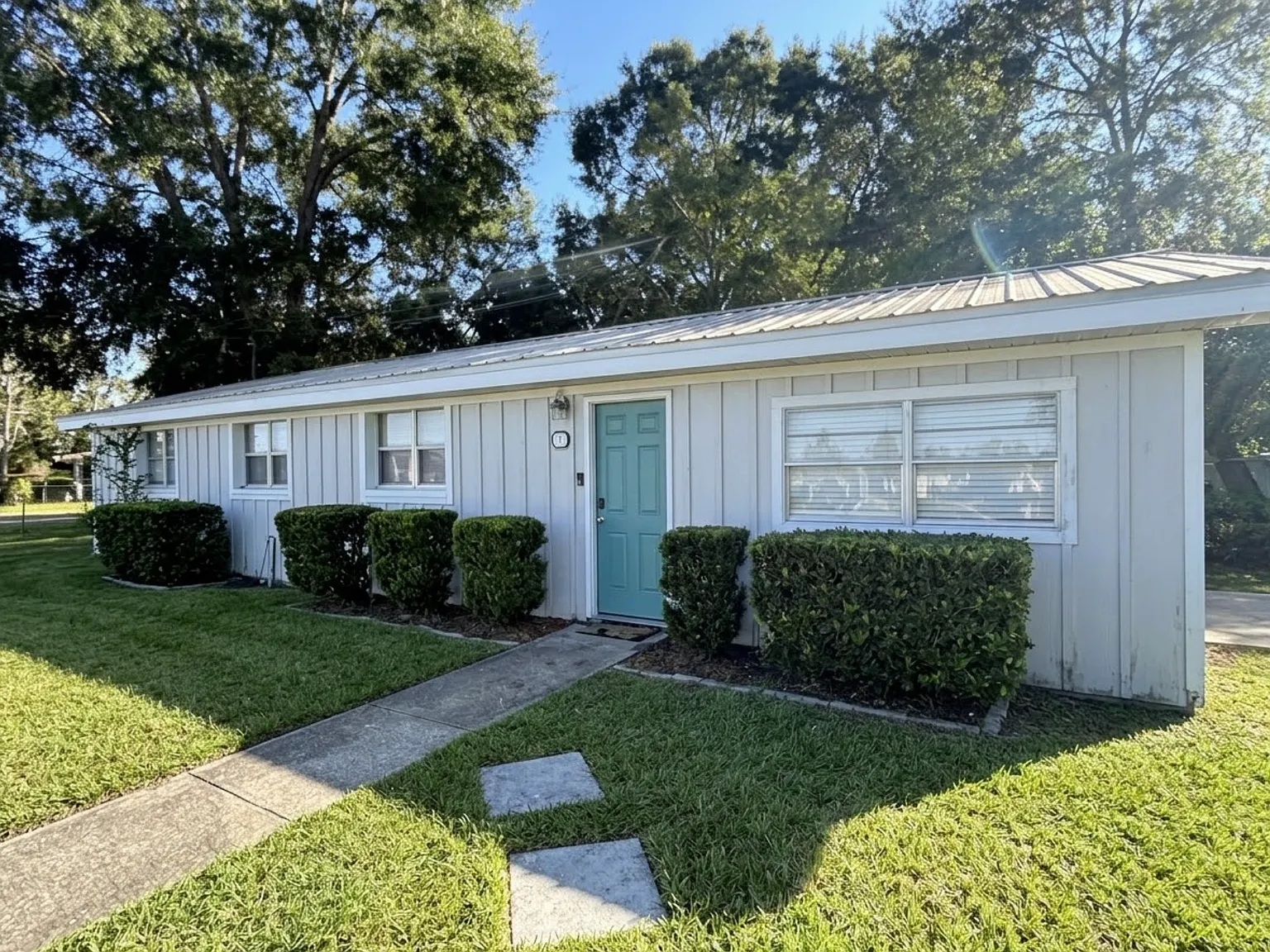 3 bed, 1127 sqft, $1,900 — Photo 1