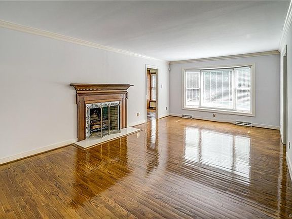 5th image of 2411 Littlecote Ln