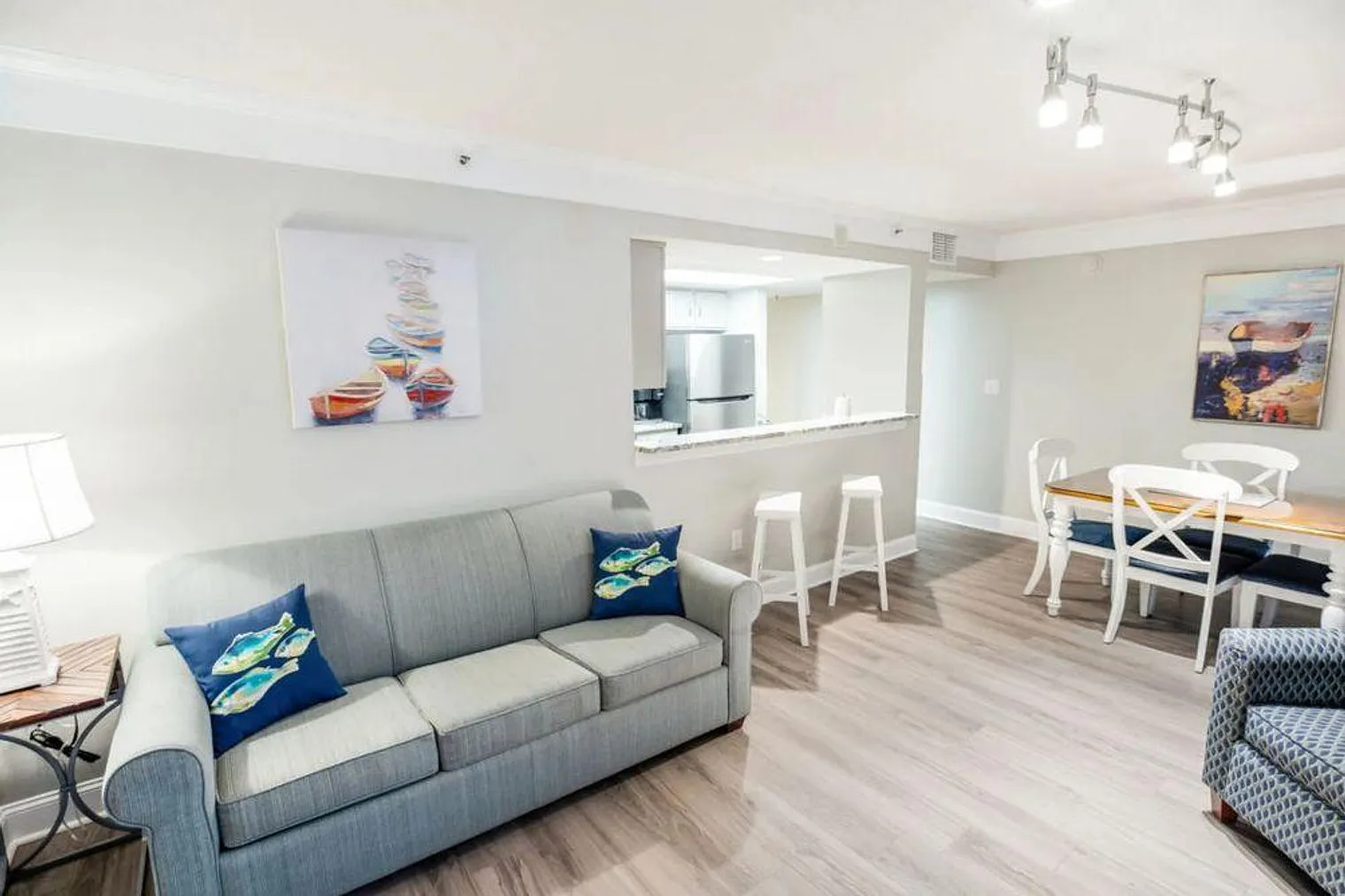 2 bed, 2.0 bath, 979 sqft, $5,035 — Photo 3
