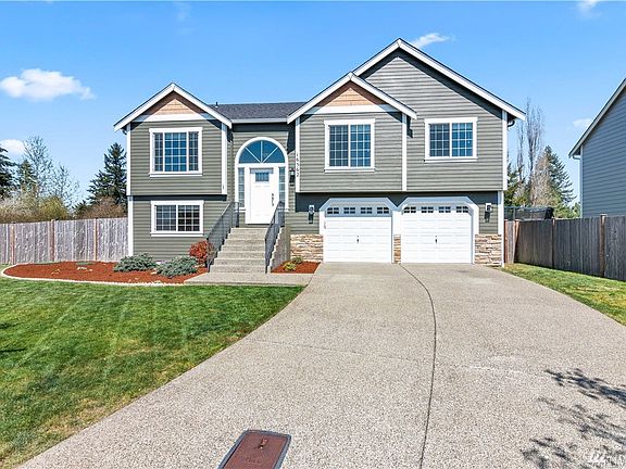 Beautiful updated corner lot home in the Mountain Sunrise community in Yelm.