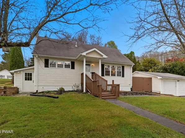 4 Crestmont Dr, Honesdale, PA 18431