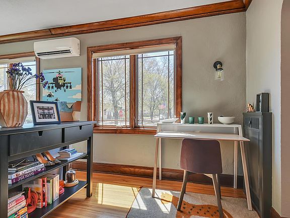 Current Tenants Use Office Nook Off The Dining As Home Offic