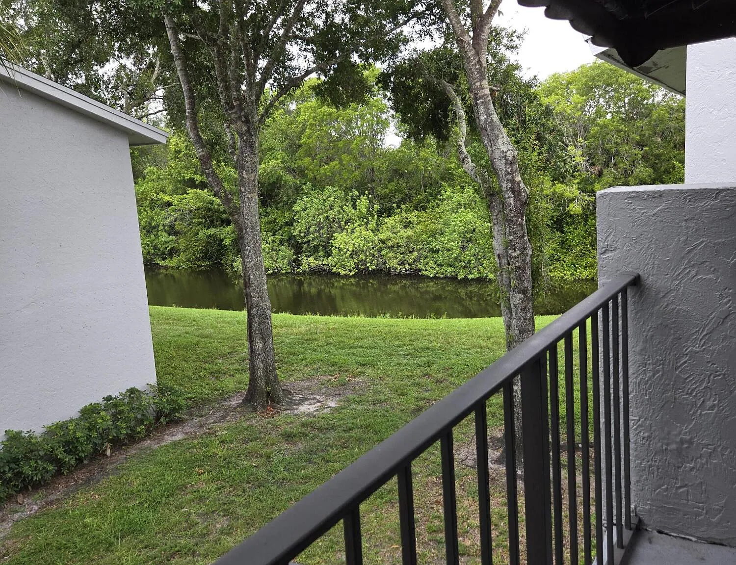 2 bed, 1.0 bath, 708 sqft, $1,550 — Photo 3