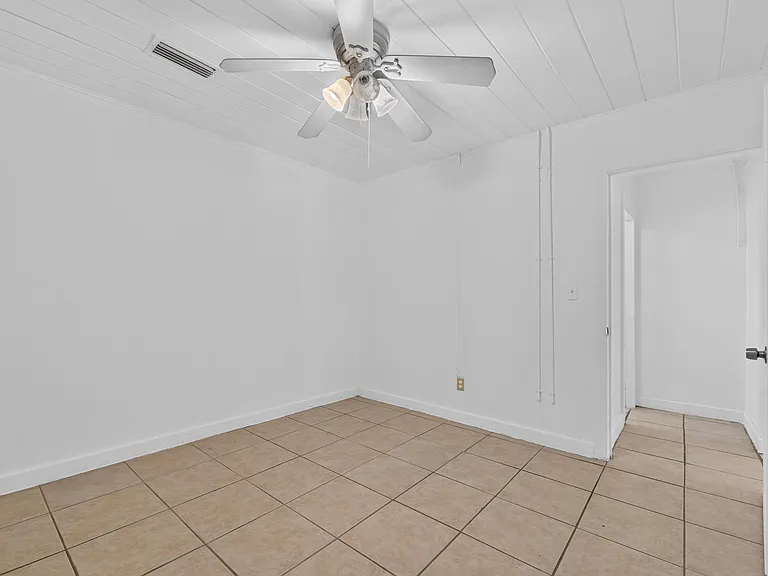 1005 E Flora St — Photo 18