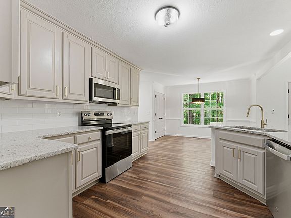 3rd image of 2544 Carnes Rd
