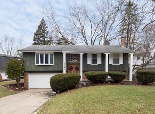 27280 Bellevue Dr, North Olmsted, OH 44070