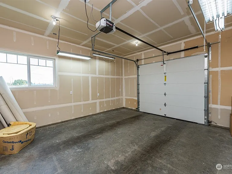 oversized single car garage included