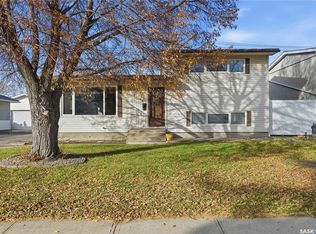 128 Yarnton Cres, Regina, SK S4R4A3